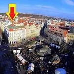 Old Town And Parking Assistance 홈스테이