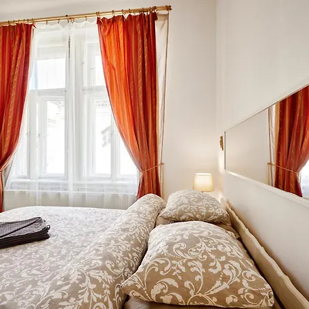 Old Town & Parking Assistance Homestay Prague